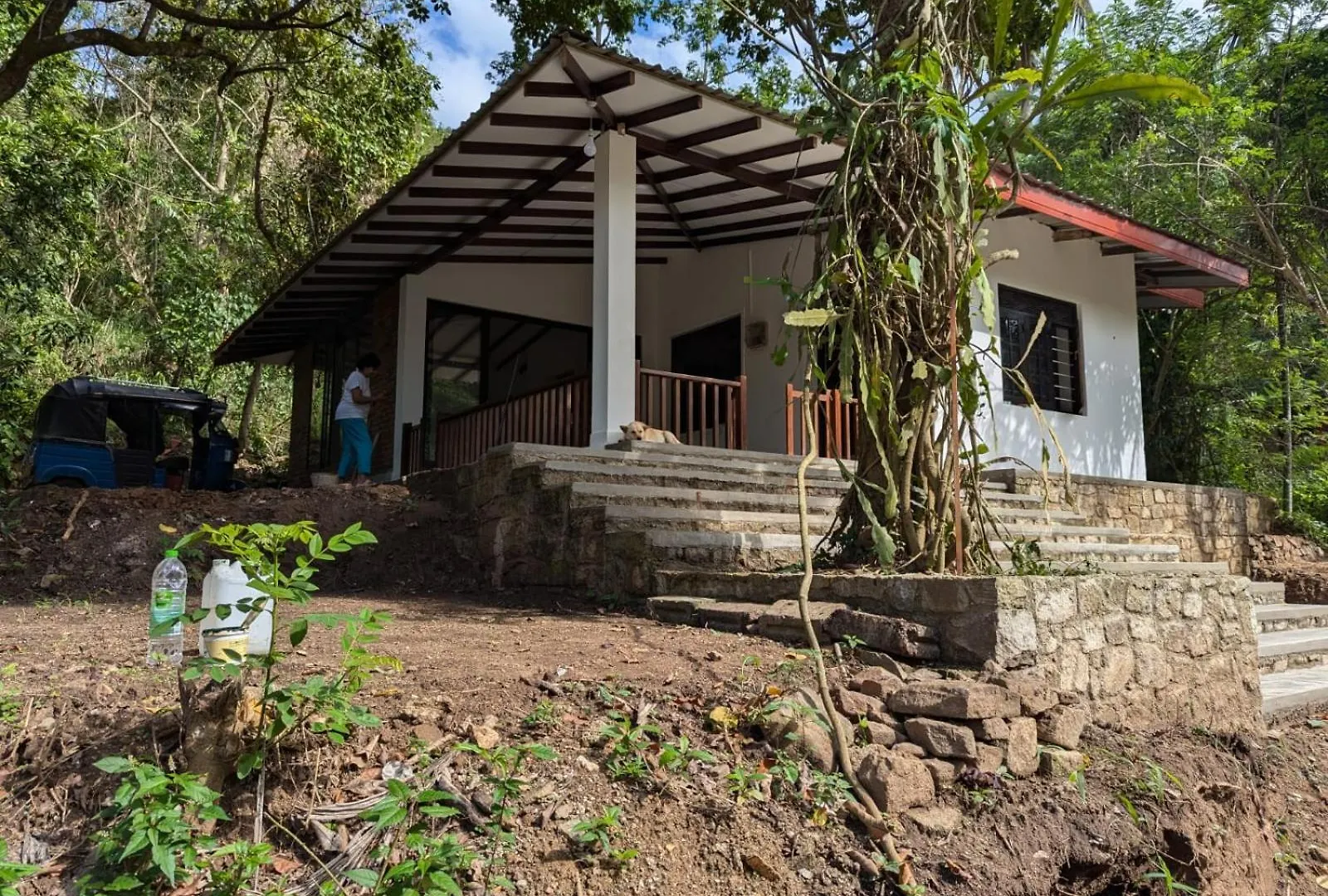Manudi Kandy Hostel contacts